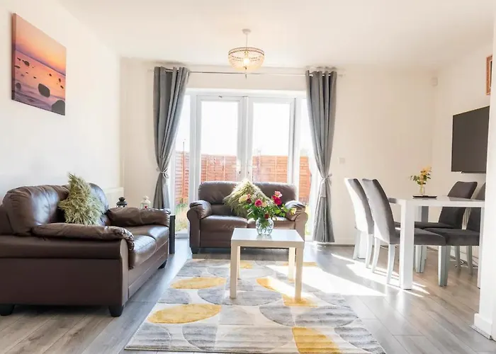 Entire House With 3 Rooms