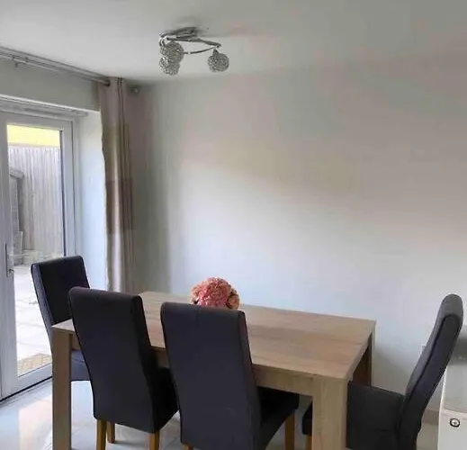 3 Stories, 5 Bedroom House In Prime Location With Balcony And Shared Garden
