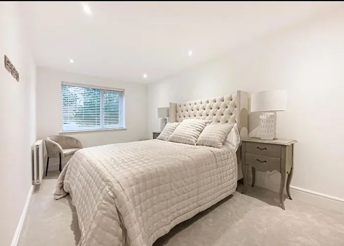 2 Bedroomed Apt By Sefton Park And Spire Hospital