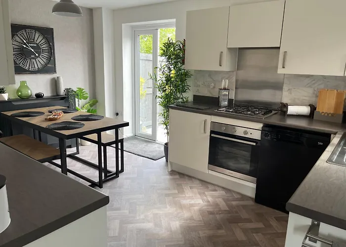 Lovely 3 Bed House Near Anfield Stadium With Private Parking And Garden Guests Must Be 25 Years Or Over To Make A Booking