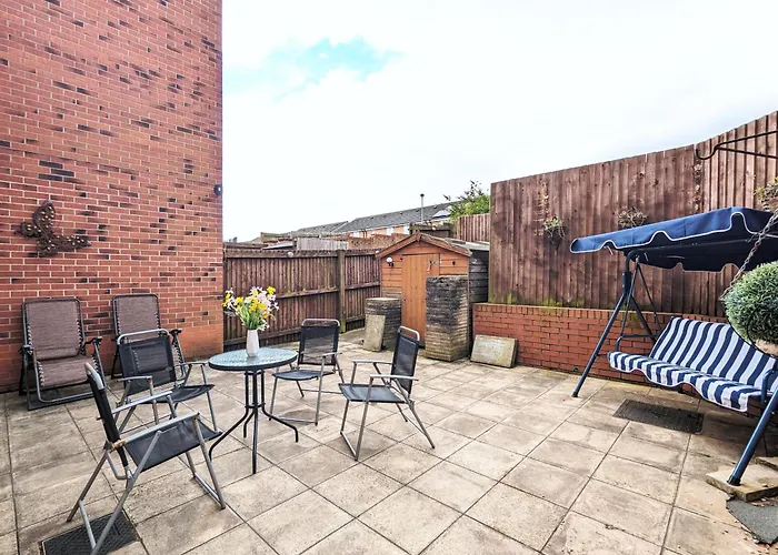 Large 4-Bedrooms & 3 Bath Townhouse, Free Parking