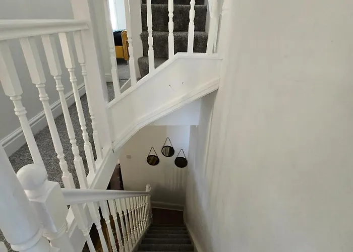 Light-Filled 3-Bedroom Apartment In Liverpool Sleep 7