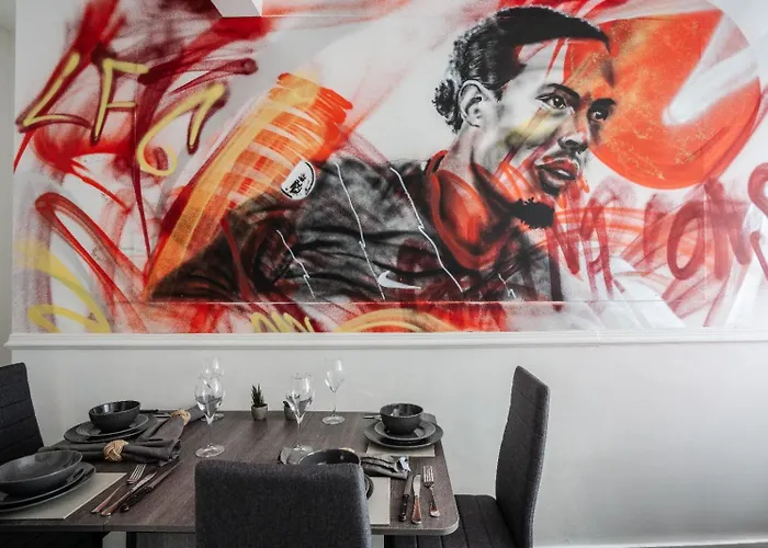 Lfc Theme - Free Parking - 2 Bathroom