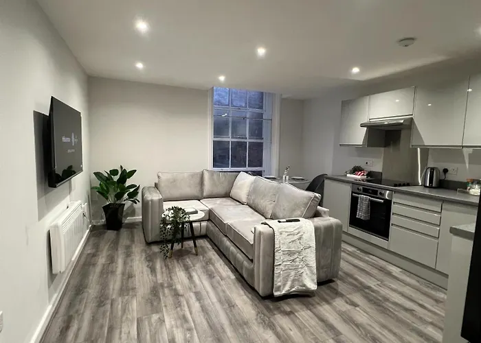 Urban Retreat By Lvp Apartments - Spacious 2-Bed, Sleeps 10 - Ideal For Groups