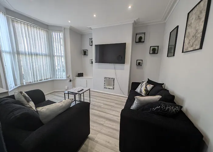 3Bed 2Bath House - Free Parking - Close To Everton & Liverpool Fc- Managed By Chique Properties Ltd