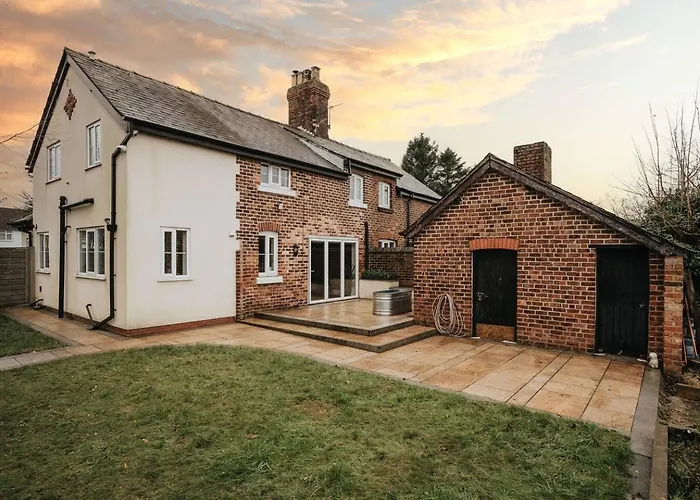 Historic Retreat With Large Garden Free Parking