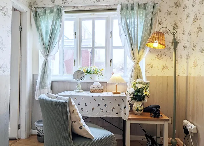 Vintage 3-Bed City Centre Gem Free Parking