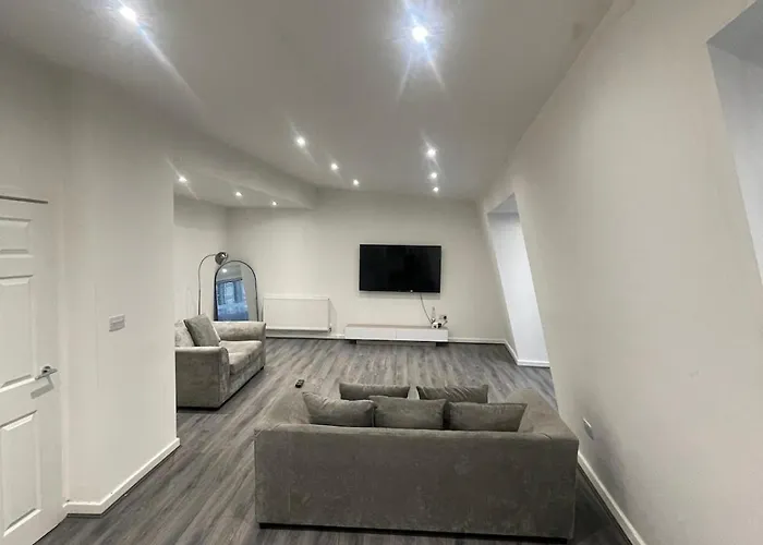 Spacious 2 Bedroom Apartment! City Centre