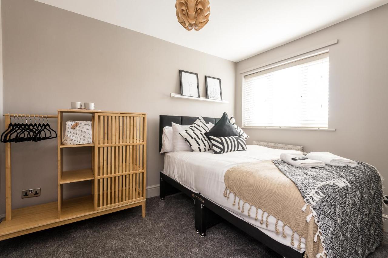 Air Host And - Birchfield - Sleeps 10 Amazing Spacious House Holiday home *