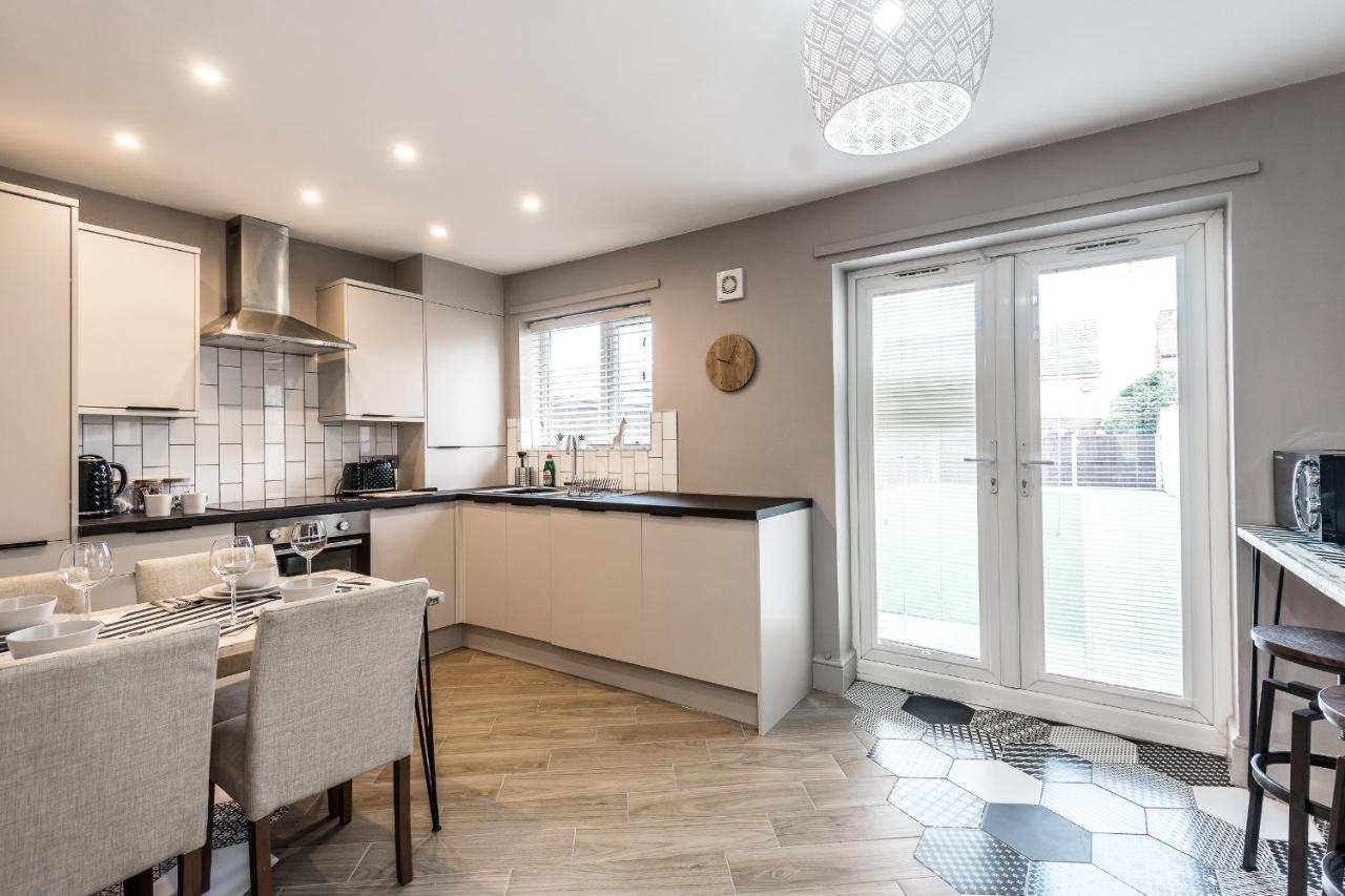 Holiday home Air Host And - Birchfield - Sleeps 10 Amazing Spacious House Liverpool