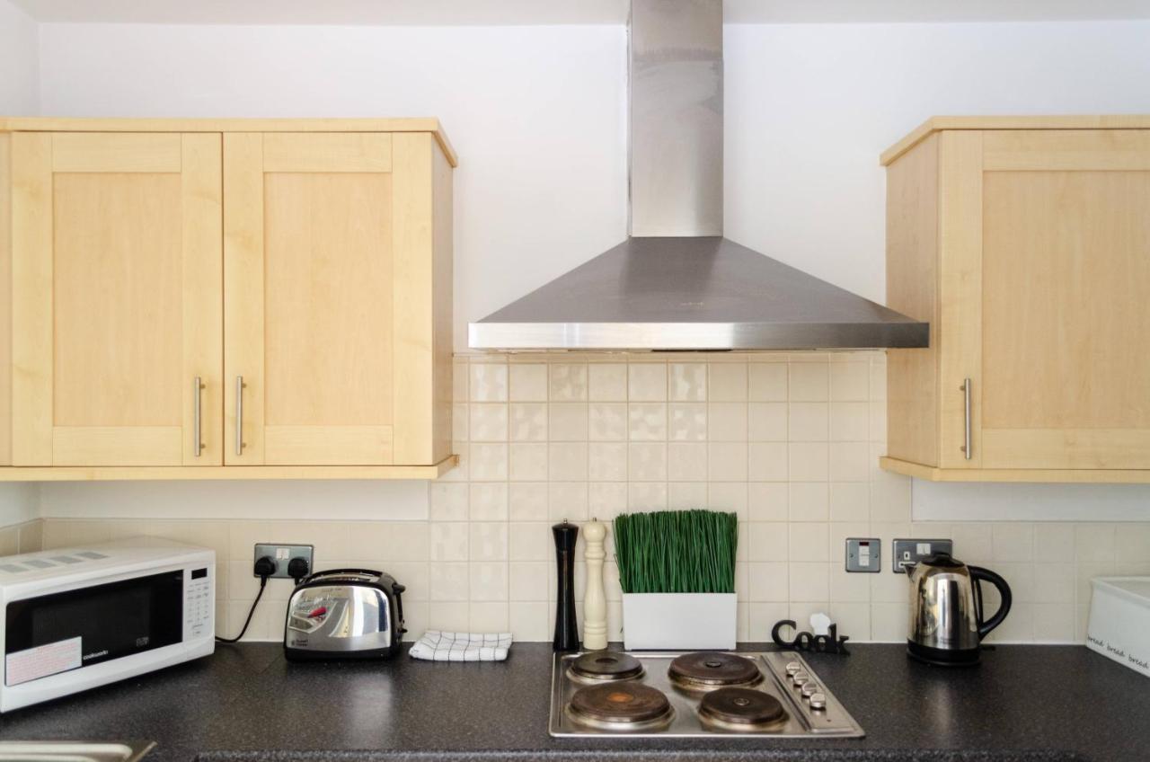 Serviced In Centre - Free Parking - Balcony - By Happy Days Liverpool