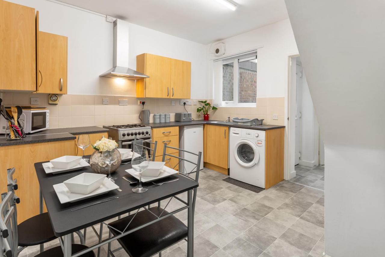 Comfortable Townhouse - Free Parking * Liverpool