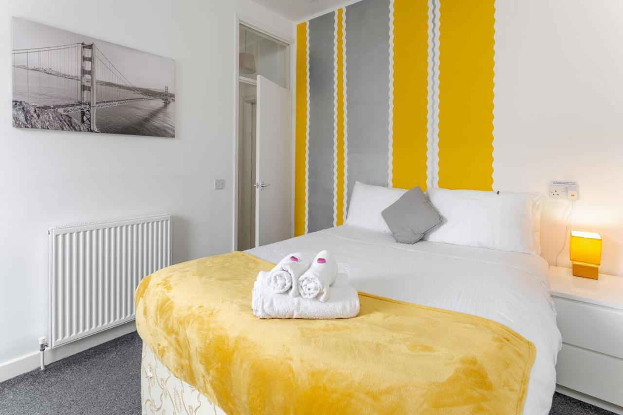 Comfortable Townhouse - Free Parking