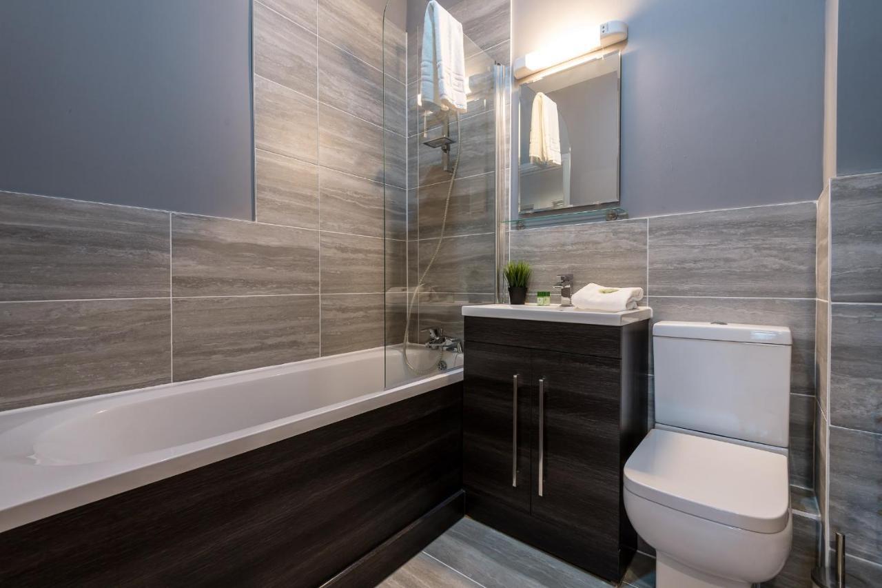 Superb Location, Lovely And Bright 2 Bed Apartment Liverpool