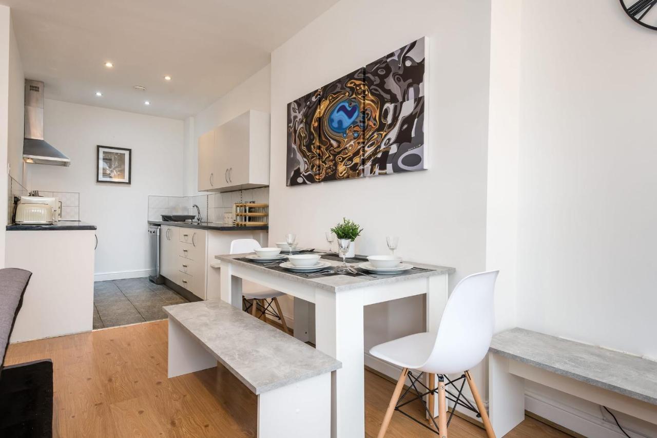 Superb Location, Lovely And Bright 2 Bed Liverpool