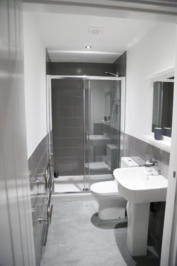Serviced In Centre - L1 Boutique By Happy Days *