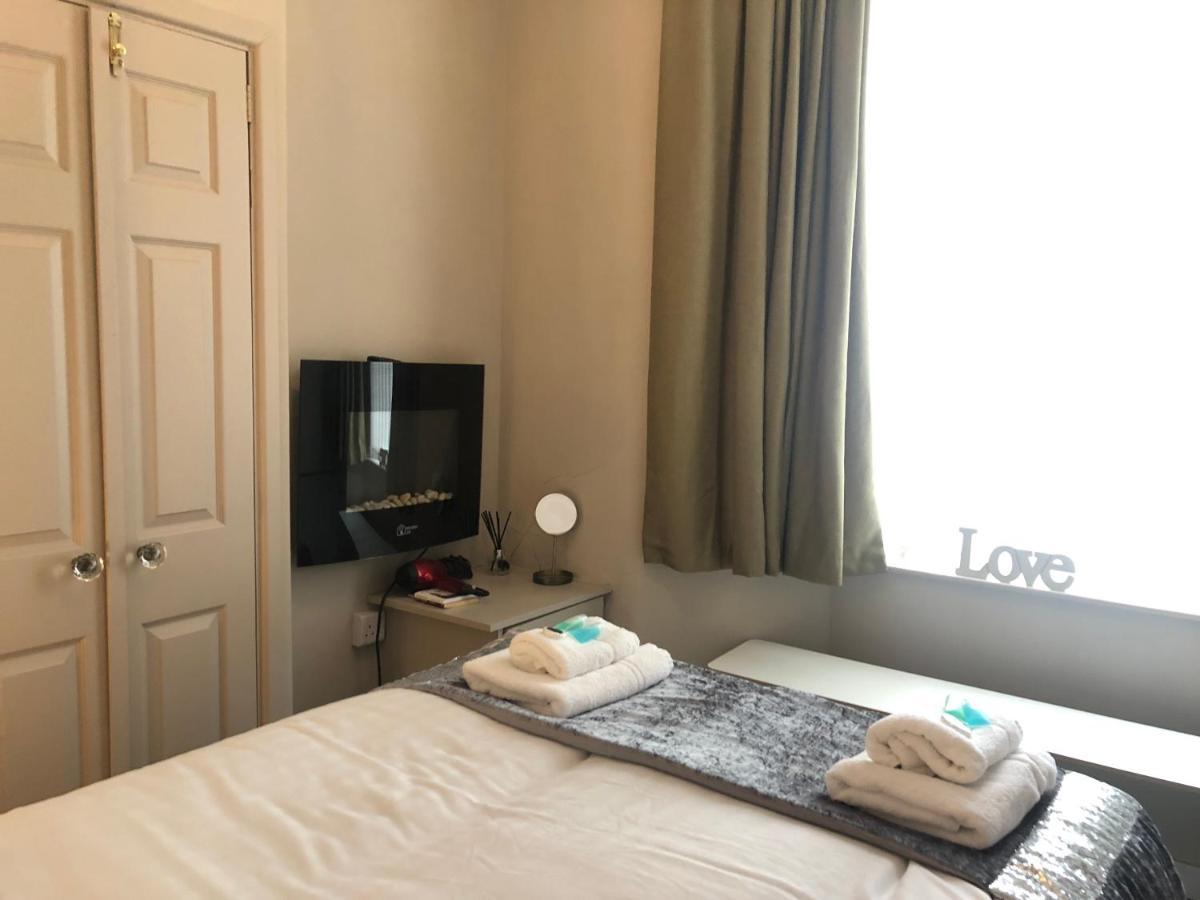 3 Double Bed Brittania Styled Near Lfc Sleeps 6 With Free Business Super Fast Fibre Broadband Holiday home