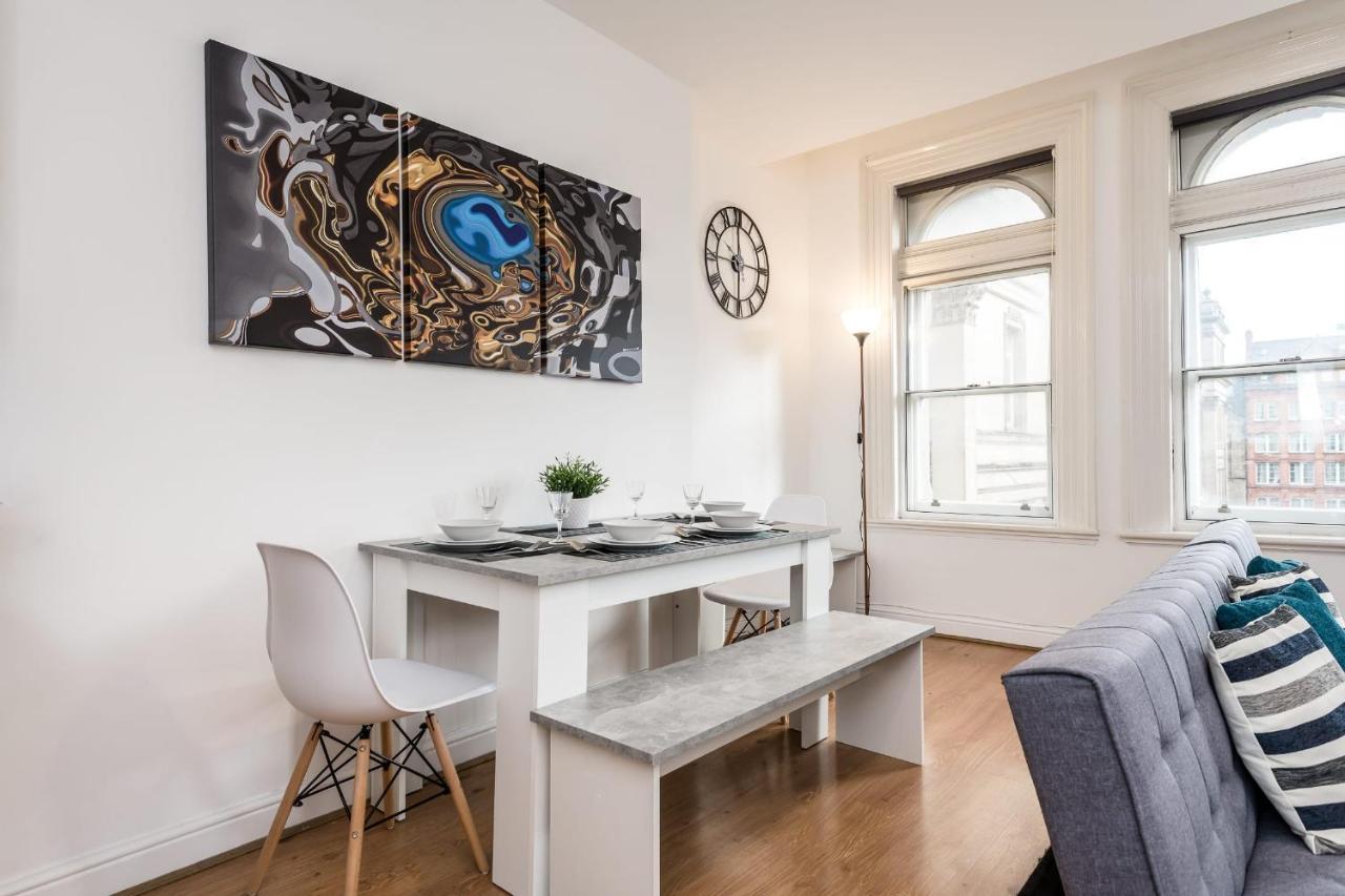Superb Location, Lovely And Bright 2 Bed Apartment *