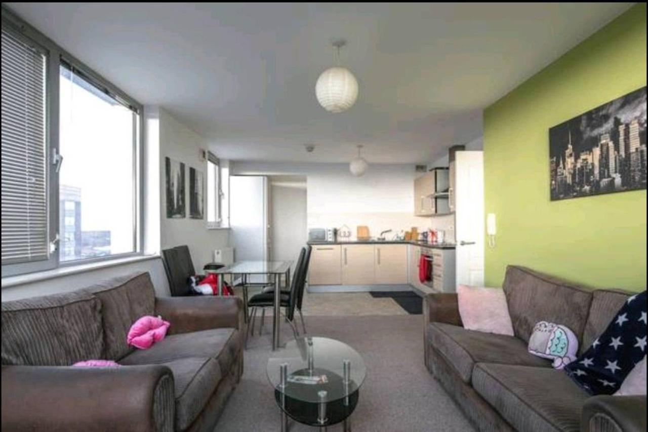 Large 3 Bedrooms In Centre, Free Parking