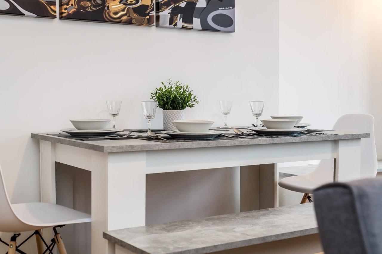 Apartment Superb Location, Lovely And Bright 2 Bed Liverpool