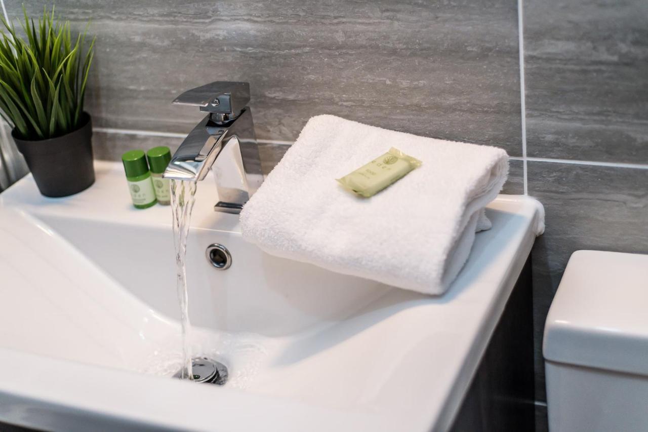 Superb Location, Lovely And Bright 2 Bed Apartment Liverpool
