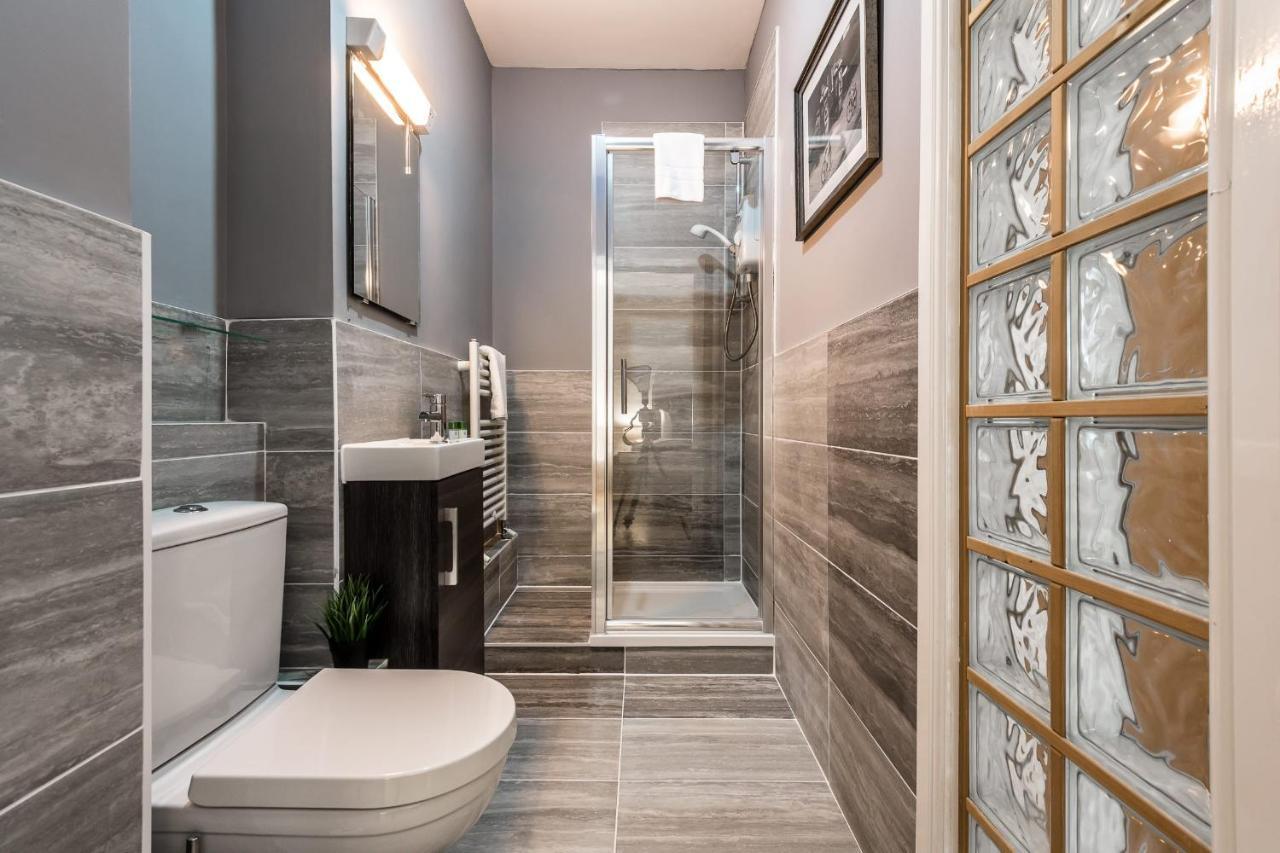 Superb Location, Lovely And Bright 2 Bed Liverpool