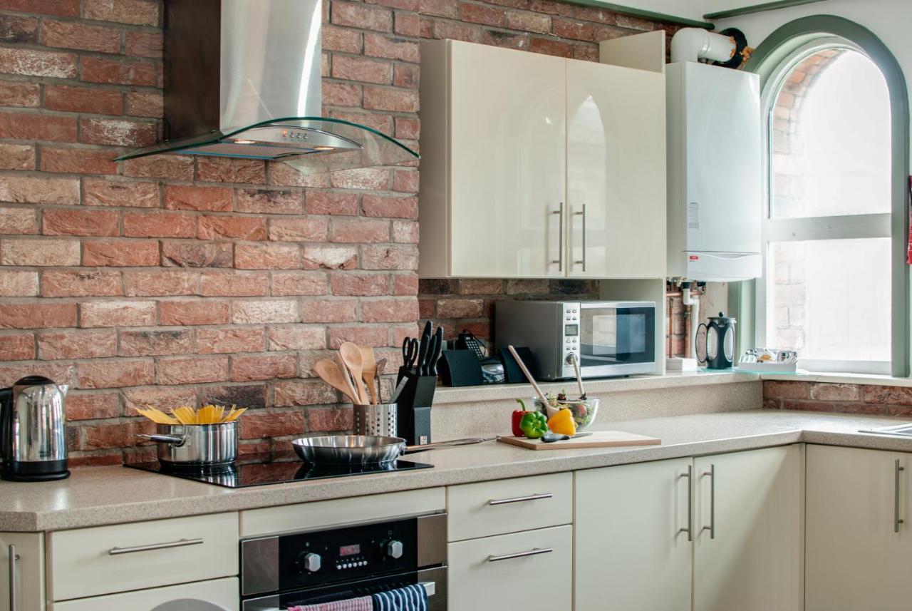 Base Serviced - Sir Thomas Street Apartment