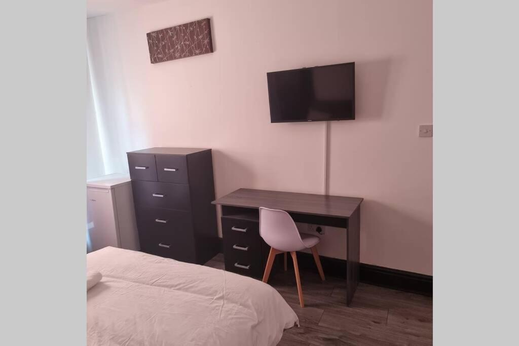 Magee Airbnb Guest house *