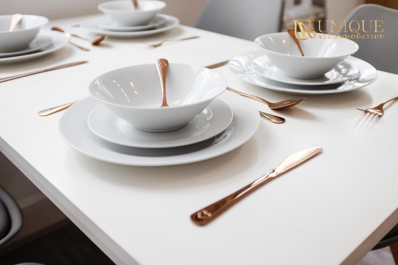 Apartment Unique - Luxury 2 Bed , Perfect For Business & Families, Book Now