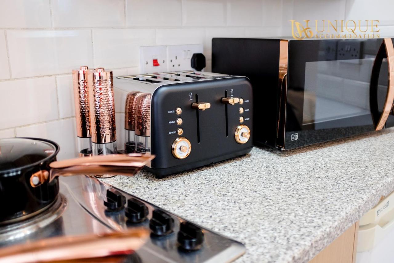 Unique - Luxury 2 Bed , Perfect For Business & Families, Book Now * Liverpool
