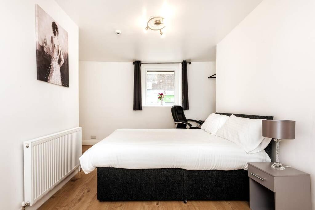 City Centre - Fabulous 3 En-suite Bedrooms - Sleeps 10 People Apartment Liverpool