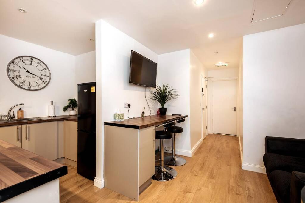 Apartment City Centre - Fabulous 3 En-suite Bedrooms - Sleeps 10 People Liverpool