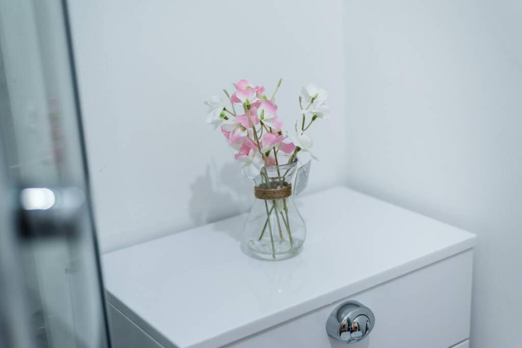 City Centre - Fabulous 3 En-suite Bedrooms - Sleeps 10 People * Liverpool