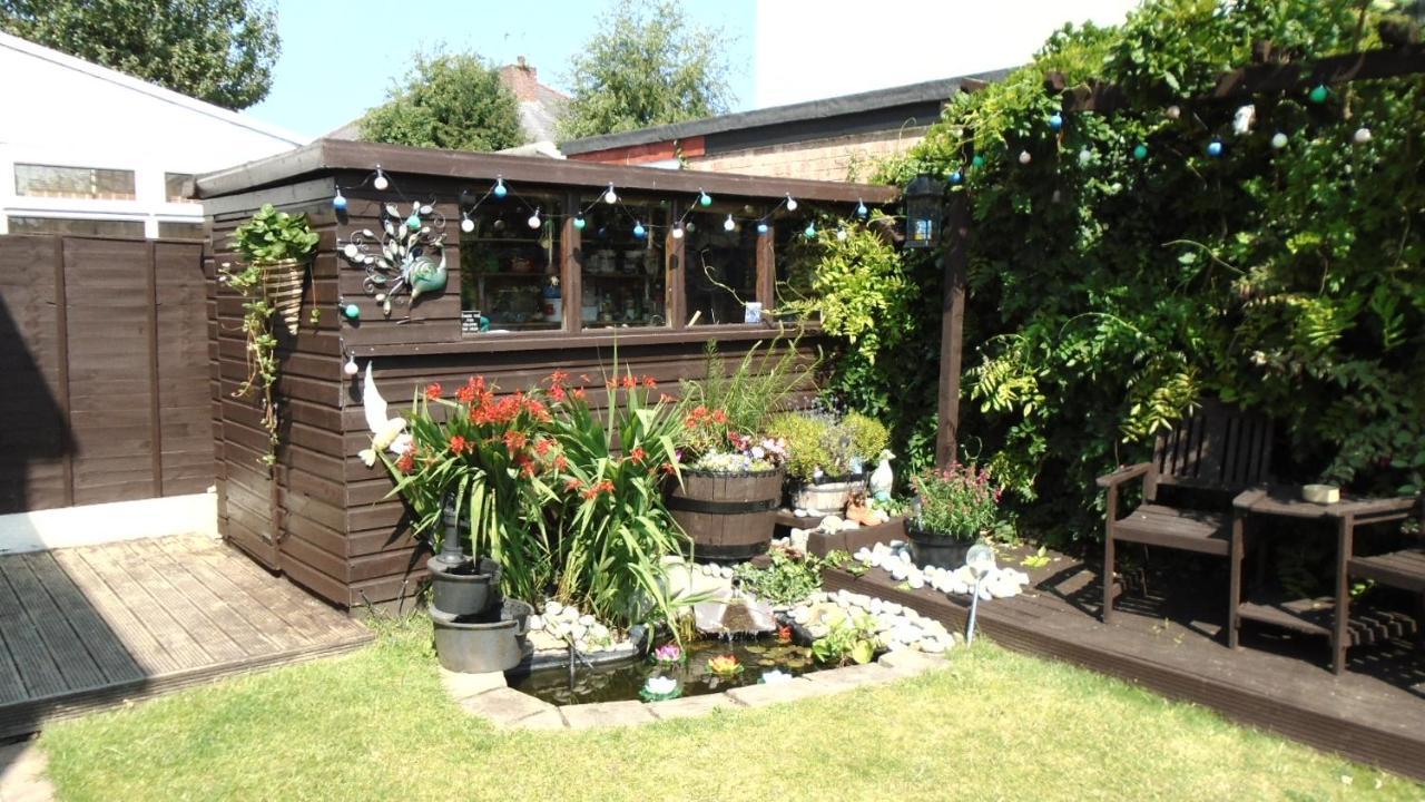 Tea In - Private - Quiet - Ground Floor - En-suite - Walk-in-shower Homestay