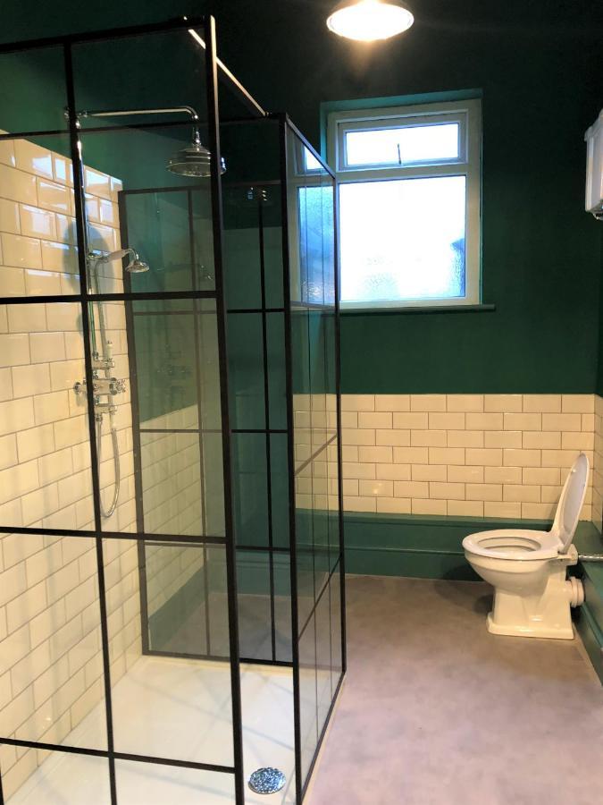 Lyndhurst - Victorian With Heated Pool Holiday home Liverpool