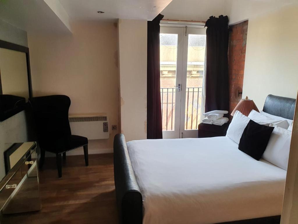 Liverpool Party Pads - Infinity Apartments *