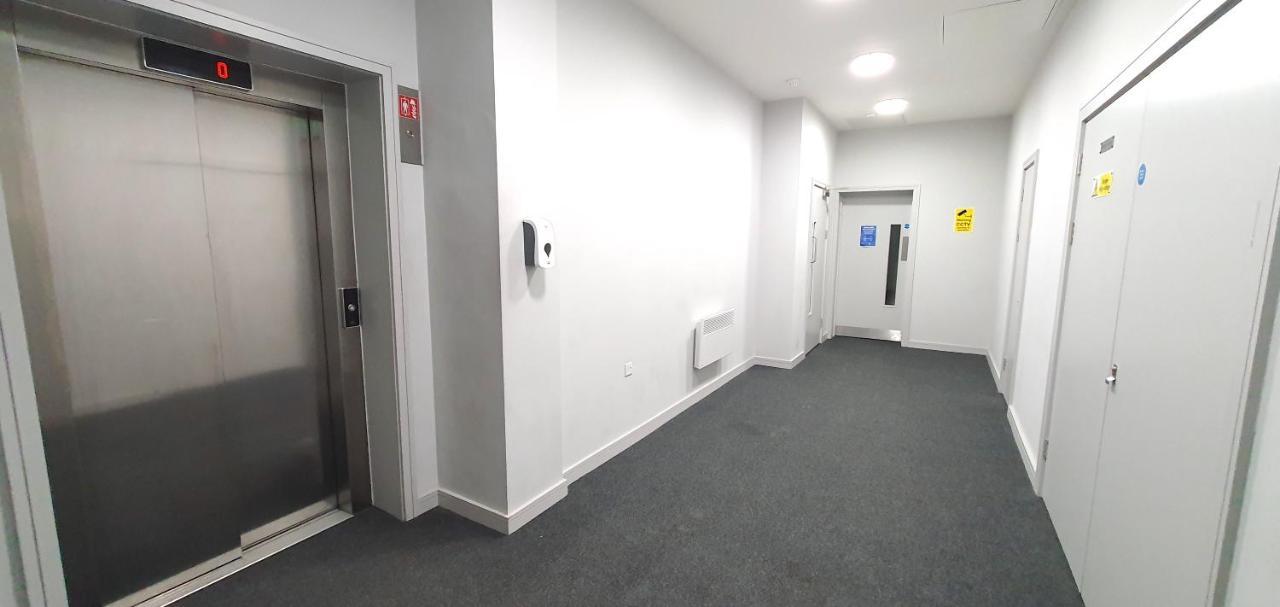 City Centre Studio With Wifi Parking & Shops *