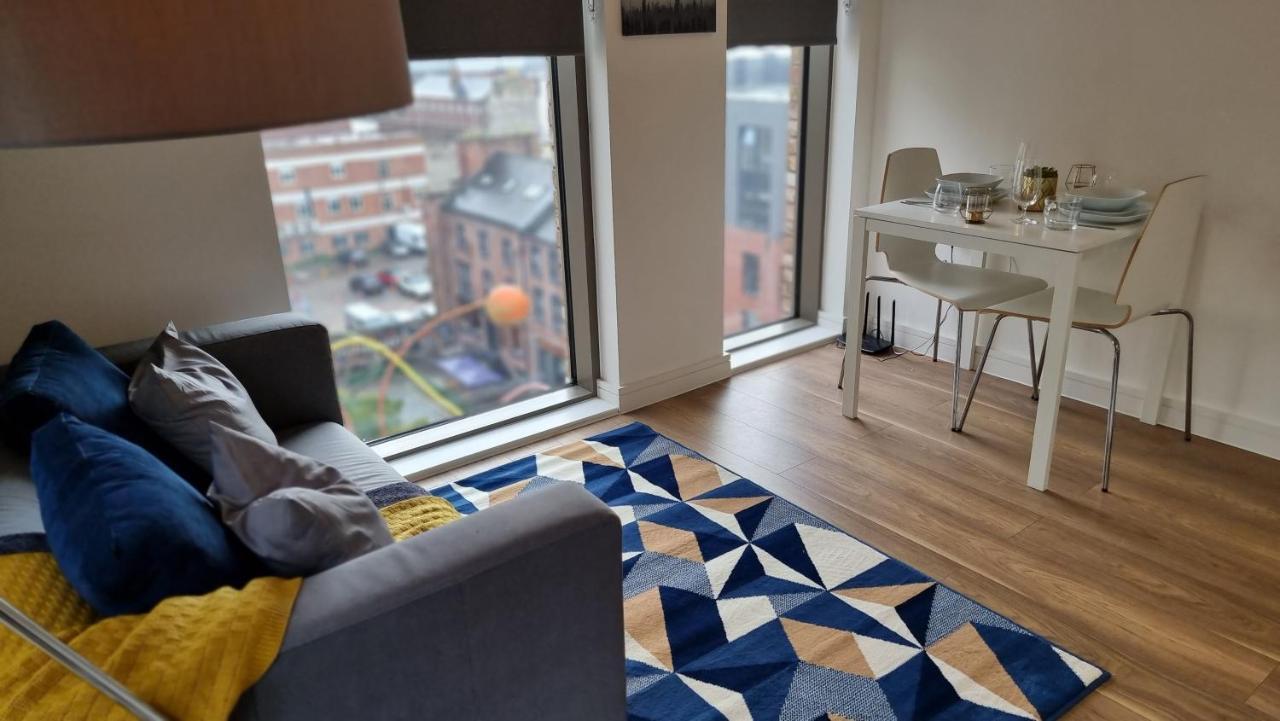 Apartment City Centre Studio With Wifi Parking & Shops