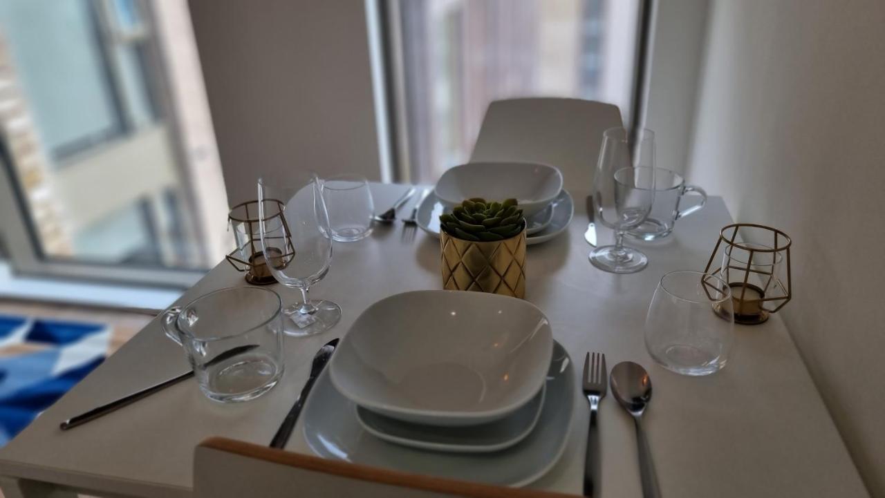 City Centre Studio With Wifi Parking & Shops Apartment *