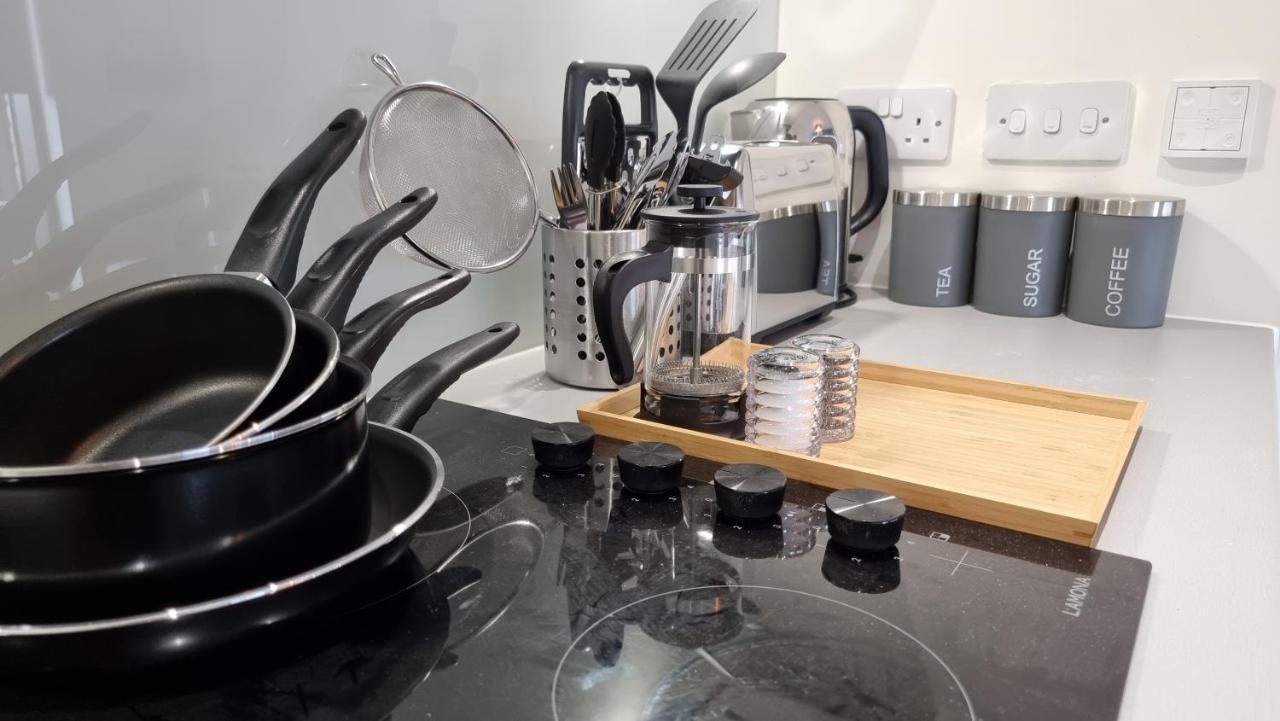 City Centre Studio With Wifi Parking & Shops
