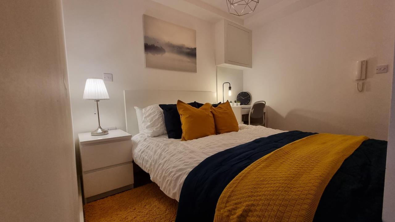 City Centre Studio With Wifi Parking & Shops Apartment *