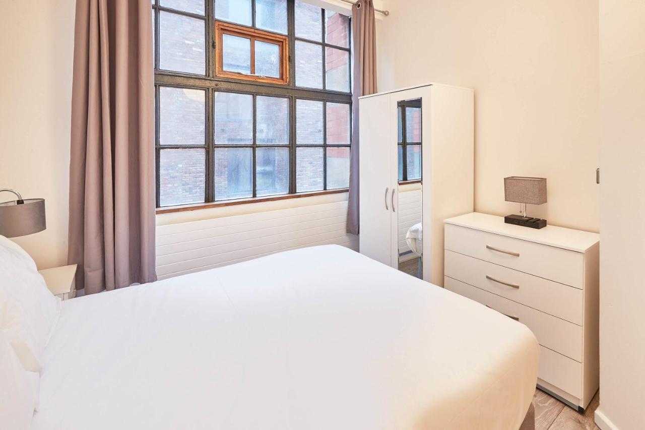 Host & - Concert Square Apartment