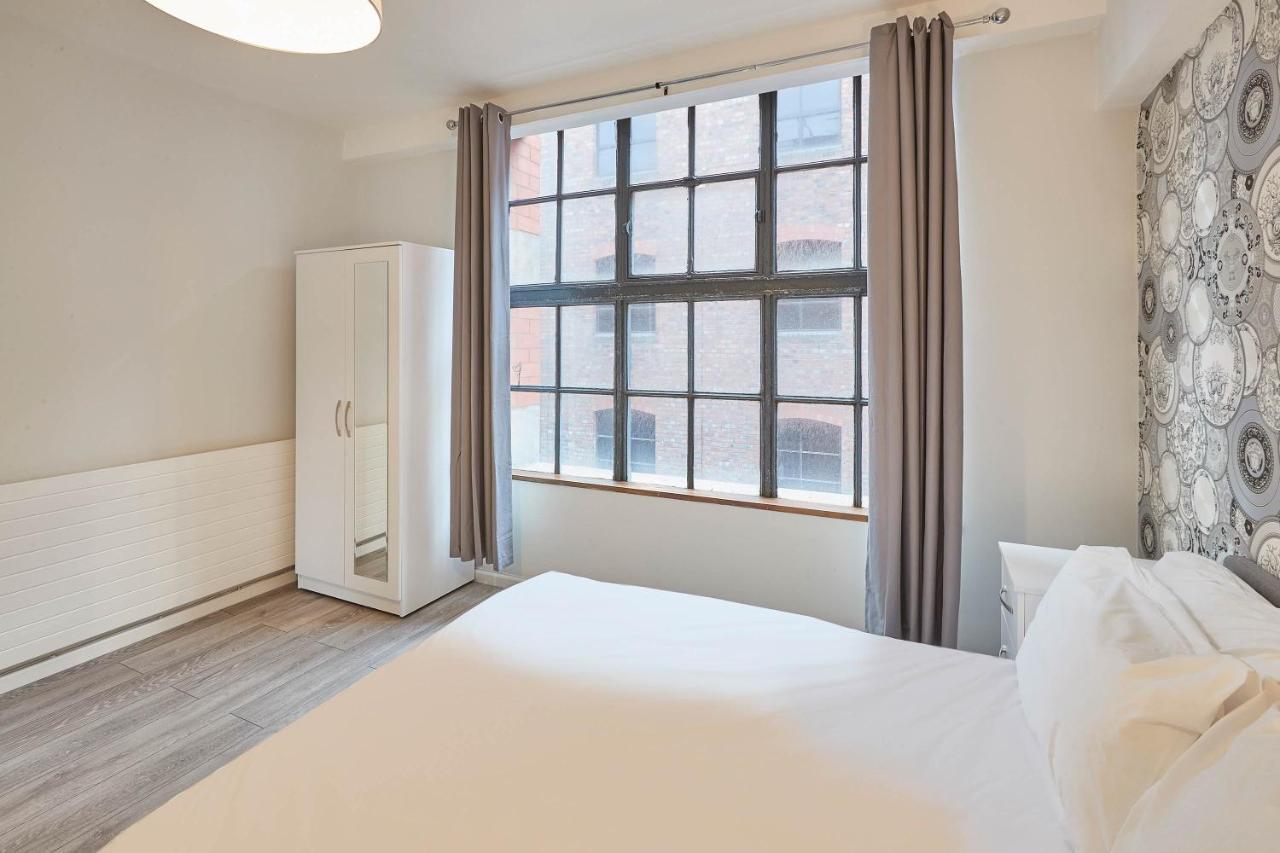 Host & - Concert Square Apartment