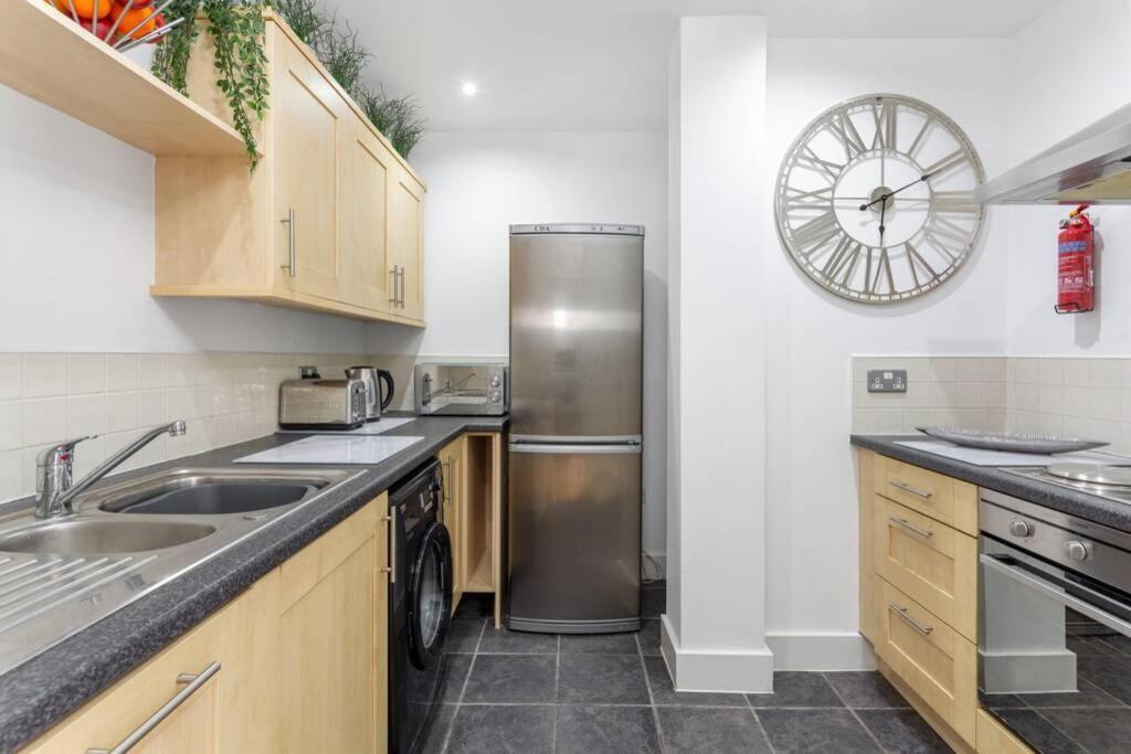 Apartment Centre Apt Sleeps 10 *