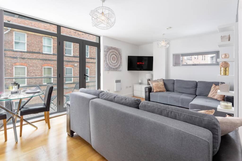 Centre Apt Sleeps 10 Apartment Liverpool