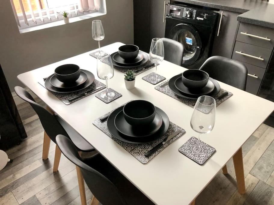 Oakfield Road Apartment *