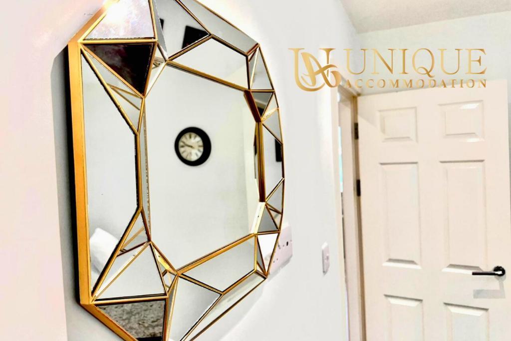 Unique - Luxury 2 Bed , Perfect For Business & Families, Book Now