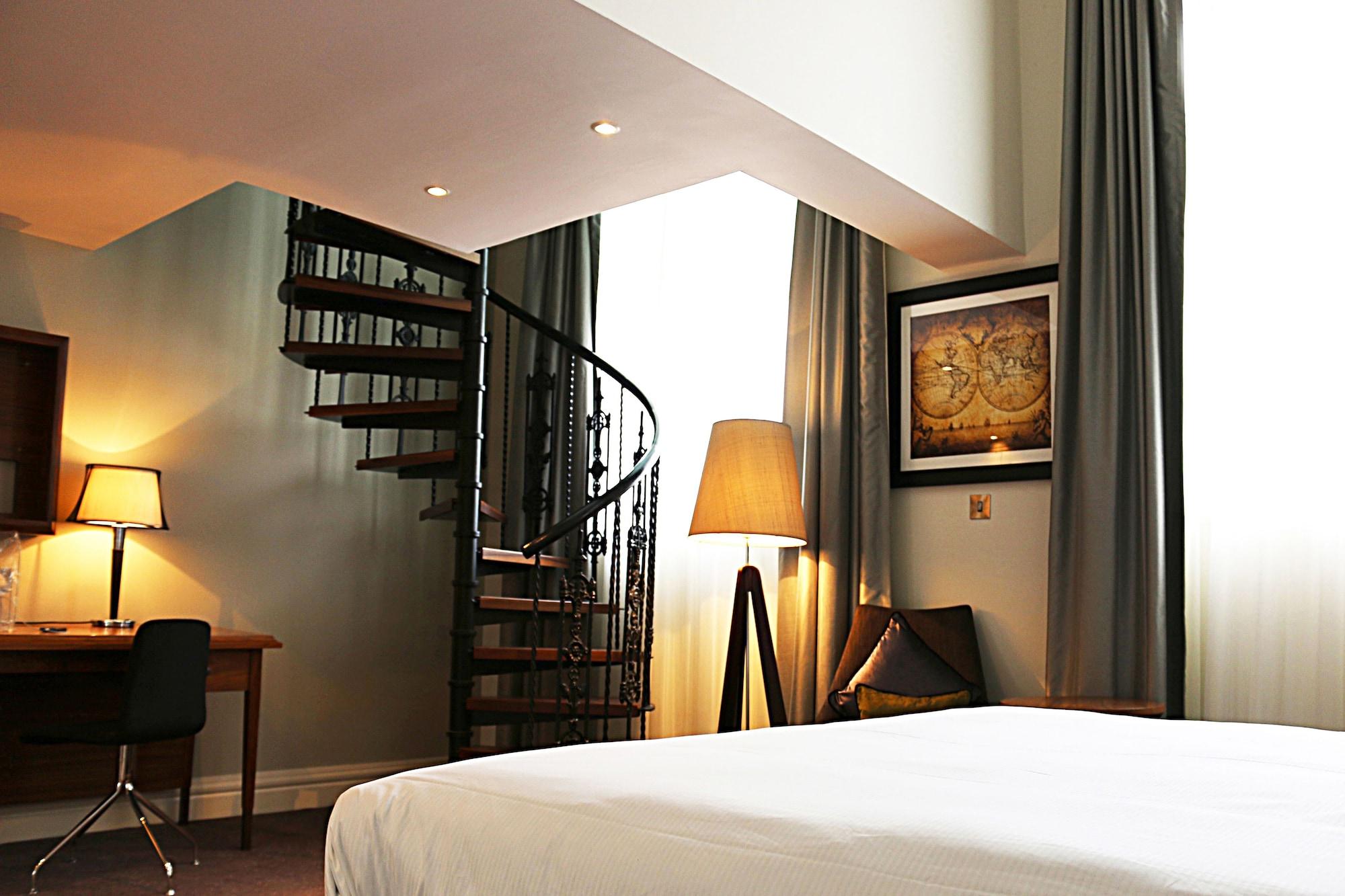 Doubletree By Hilton &