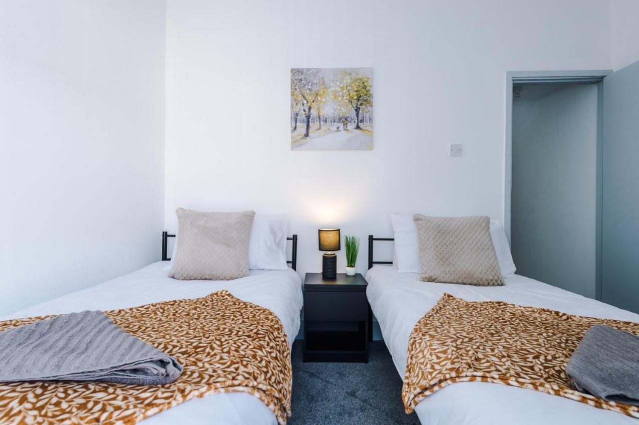 Snug Anfield House, Entire With Free Wifi & Netflix Holiday home *