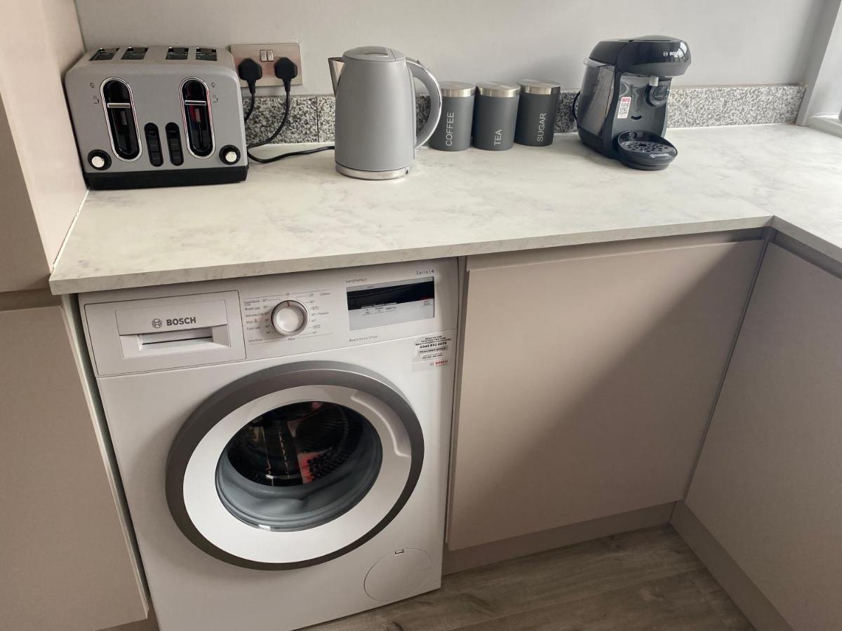Stylish & Modern 4 Bedroom Sleep 8 Holiday home